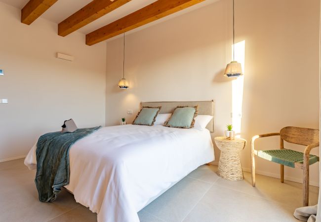 Villa in Ses Salines - Casa Sa Cisterna großzügiges und modernes Haus zur monatlichen Vermietung am ruhigen Ortsrand von Ses Salines im Südosten Mallorcas Villa in Ses Salines - Casa Sa Cisterna großzügiges und modernes Haus zur monatlichen Vermietung am ruhigen Ortsrand von Ses Salines im Südosten Mallorcas