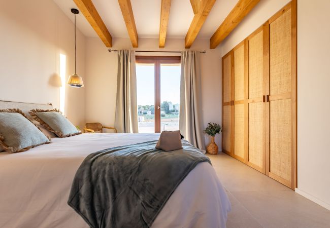 Villa in Ses Salines - Casa Sa Cisterna großzügiges und modernes Haus zur monatlichen Vermietung am ruhigen Ortsrand von Ses Salines im Südosten Mallorcas Villa in Ses Salines - Casa Sa Cisterna großzügiges und modernes Haus zur monatlichen Vermietung am ruhigen Ortsrand von Ses Salines im Südosten Mallorcas