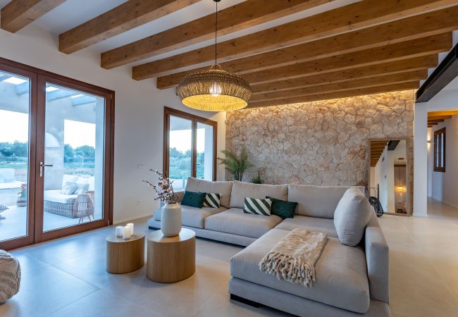 Villa in Ses Salines - Casa Sa Cisterna großzügiges und modernes Haus zur monatlichen Vermietung am ruhigen Ortsrand von Ses Salines im Südosten Mallorcas Villa in Ses Salines - Casa Sa Cisterna großzügiges und modernes Haus zur monatlichen Vermietung am ruhigen Ortsrand von Ses Salines im Südosten Mallorcas