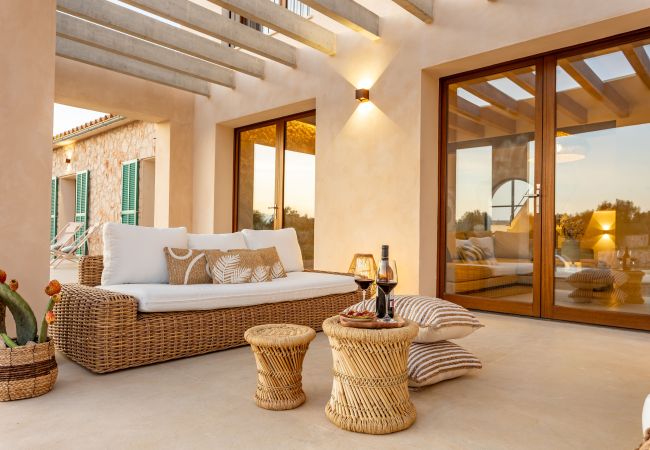 Villa in Ses Salines - Casa Sa Cisterna großzügiges und modernes Haus zur monatlichen Vermietung am ruhigen Ortsrand von Ses Salines im Südosten Mallorcas Villa in Ses Salines - Casa Sa Cisterna großzügiges und modernes Haus zur monatlichen Vermietung am ruhigen Ortsrand von Ses Salines im Südosten Mallorcas