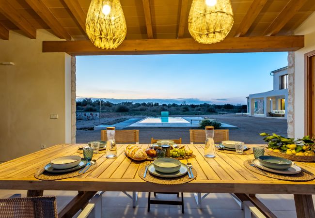 Villa in Ses Salines - Casa Sa Cisterna großzügiges und modernes Haus zur monatlichen Vermietung am ruhigen Ortsrand von Ses Salines im Südosten Mallorcas Villa in Ses Salines - Casa Sa Cisterna großzügiges und modernes Haus zur monatlichen Vermietung am ruhigen Ortsrand von Ses Salines im Südosten Mallorcas