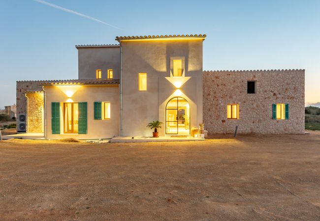 Villa in Ses Salines - Casa Sa Cisterna großzügiges und modernes Haus zur monatlichen Vermietung am ruhigen Ortsrand von Ses Salines im Südosten Mallorcas Villa in Ses Salines - Casa Sa Cisterna großzügiges und modernes Haus zur monatlichen Vermietung am ruhigen Ortsrand von Ses Salines im Südosten Mallorcas