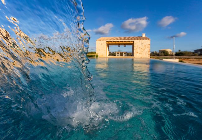 Villa in Ses Salines - Casa Sa Cisterna großzügiges und modernes Haus zur monatlichen Vermietung am ruhigen Ortsrand von Ses Salines im Südosten Mallorcas Villa in Ses Salines - Casa Sa Cisterna großzügiges und modernes Haus zur monatlichen Vermietung am ruhigen Ortsrand von Ses Salines im Südosten Mallorcas