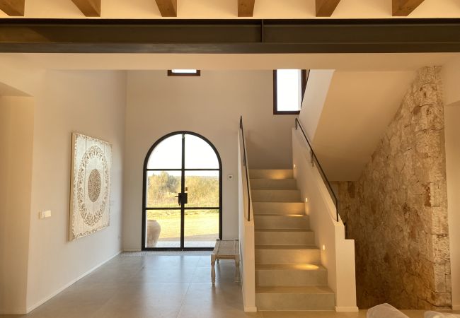Villa in Ses Salines - Casa Sa Cisterna großzügiges und modernes Haus zur monatlichen Vermietung am ruhigen Ortsrand von Ses Salines im Südosten Mallorcas Villa in Ses Salines - Casa Sa Cisterna großzügiges und modernes Haus zur monatlichen Vermietung am ruhigen Ortsrand von Ses Salines im Südosten Mallorcas