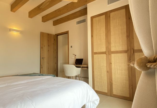 Villa in Ses Salines - Casa Sa Cisterna großzügiges und modernes Haus zur monatlichen Vermietung am ruhigen Ortsrand von Ses Salines im Südosten Mallorcas Villa in Ses Salines - Casa Sa Cisterna großzügiges und modernes Haus zur monatlichen Vermietung am ruhigen Ortsrand von Ses Salines im Südosten Mallorcas
