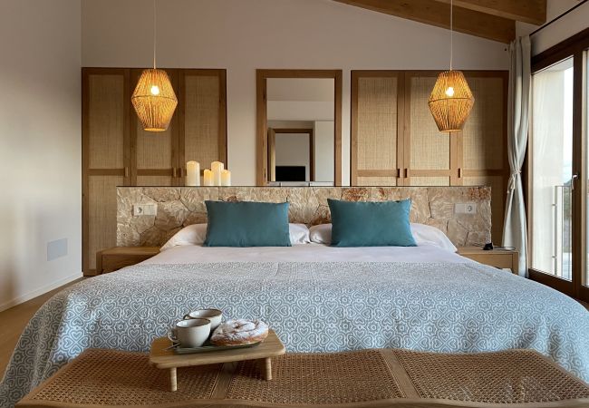 Villa in Ses Salines - Casa Sa Cisterna großzügiges und modernes Haus zur monatlichen Vermietung am ruhigen Ortsrand von Ses Salines im Südosten Mallorcas Villa in Ses Salines - Casa Sa Cisterna großzügiges und modernes Haus zur monatlichen Vermietung am ruhigen Ortsrand von Ses Salines im Südosten Mallorcas