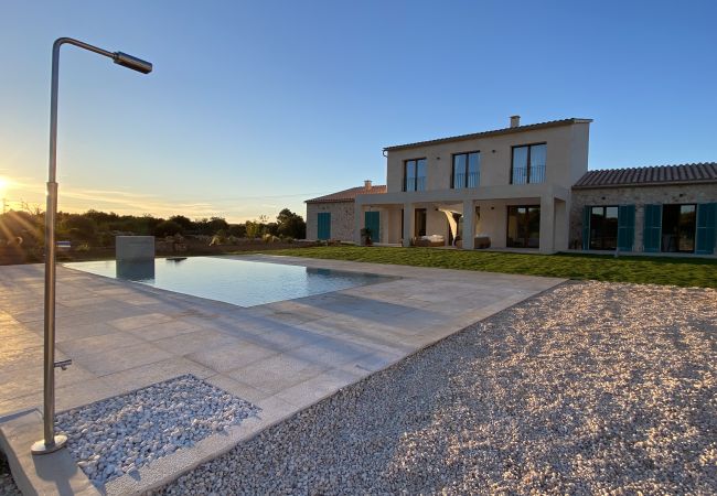 Villa in Ses Salines - Casa Sa Cisterna großzügiges und modernes Haus zur monatlichen Vermietung am ruhigen Ortsrand von Ses Salines im Südosten Mallorcas Villa in Ses Salines - Casa Sa Cisterna großzügiges und modernes Haus zur monatlichen Vermietung am ruhigen Ortsrand von Ses Salines im Südosten Mallorcas