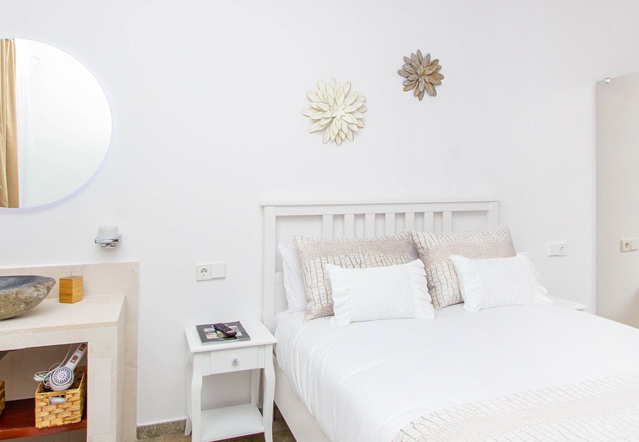 Ferienhaus in Palma  - Rainbow Home Mallorca großes Ferienhaus mit Pool nahe Palma für bis zu 14 Gäste