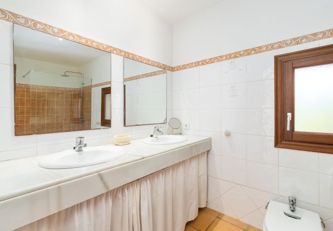 Ferienhaus in Campos - Ferienhaus Can Riera Stilvolle Unterkunft mit Pool für 12 Personen nahe Es Trenc Strand Ferienhaus in Campos - Ferienhaus Can Riera Stilvolle Unterkunft mit Pool für 12 Personen nahe Es Trenc Strand