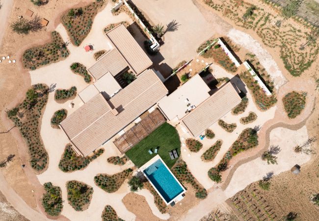 Villa in Manacor - Can Carmel Stilvolle Finca mit 6 Schlafzimmern und Pool zur Monatsmiete bei Manacor Villa in Manacor - Can Carmel Stilvolle Finca mit 6 Schlafzimmern und Pool zur Monatsmiete bei Manacor