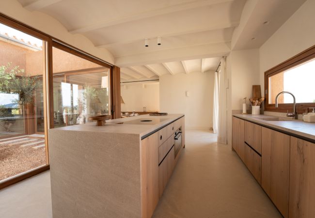 Villa in Manacor - Can Carmel Stilvolle Finca mit 6 Schlafzimmern und Pool zur Monatsmiete bei Manacor Villa in Manacor - Can Carmel Stilvolle Finca mit 6 Schlafzimmern und Pool zur Monatsmiete bei Manacor
