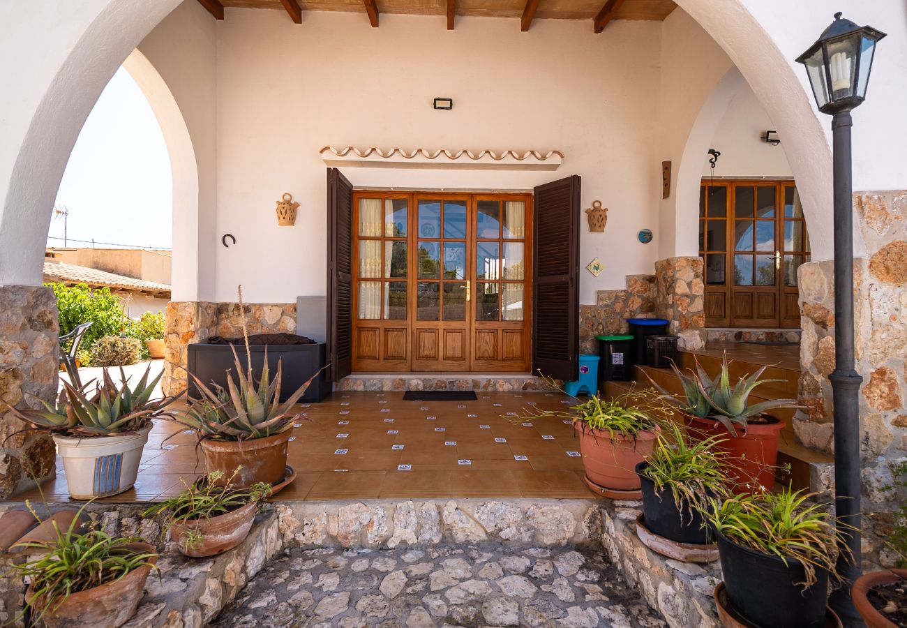 Ferienhaus in Cala Llombards - Ferienhaus Can Monxu in Cala Llombards mit Pool und Meerblick