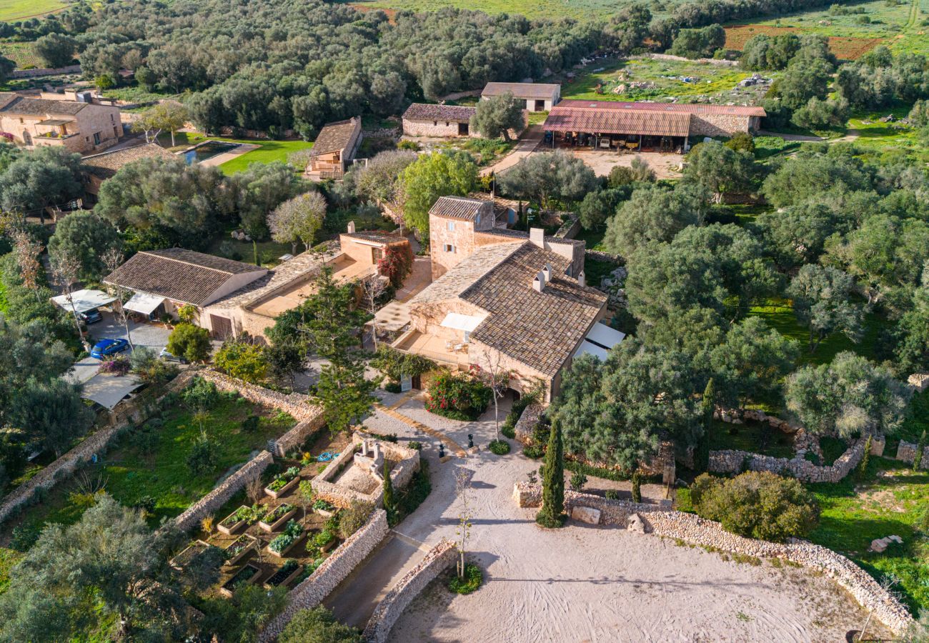Finca in LLucmajor - Finca Terra Vella Luxusfinca mit bis zu 11 Schlafzimmern zur monatlichen Vermietung auf Mallorca