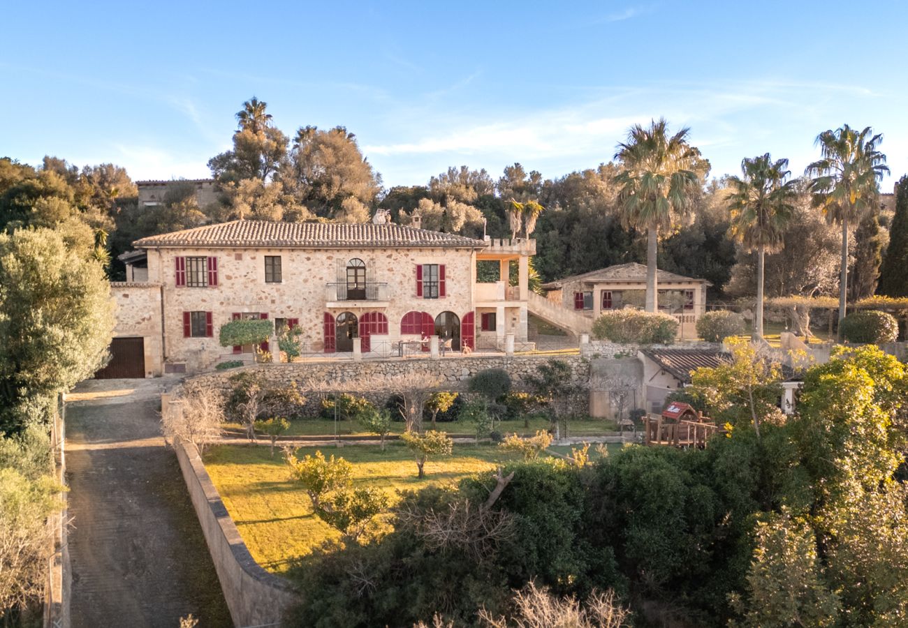 Finca in Manacor - Ferienhaus El Castillo mit Pool für 12 Personen bei Manacor auf Mallorca
