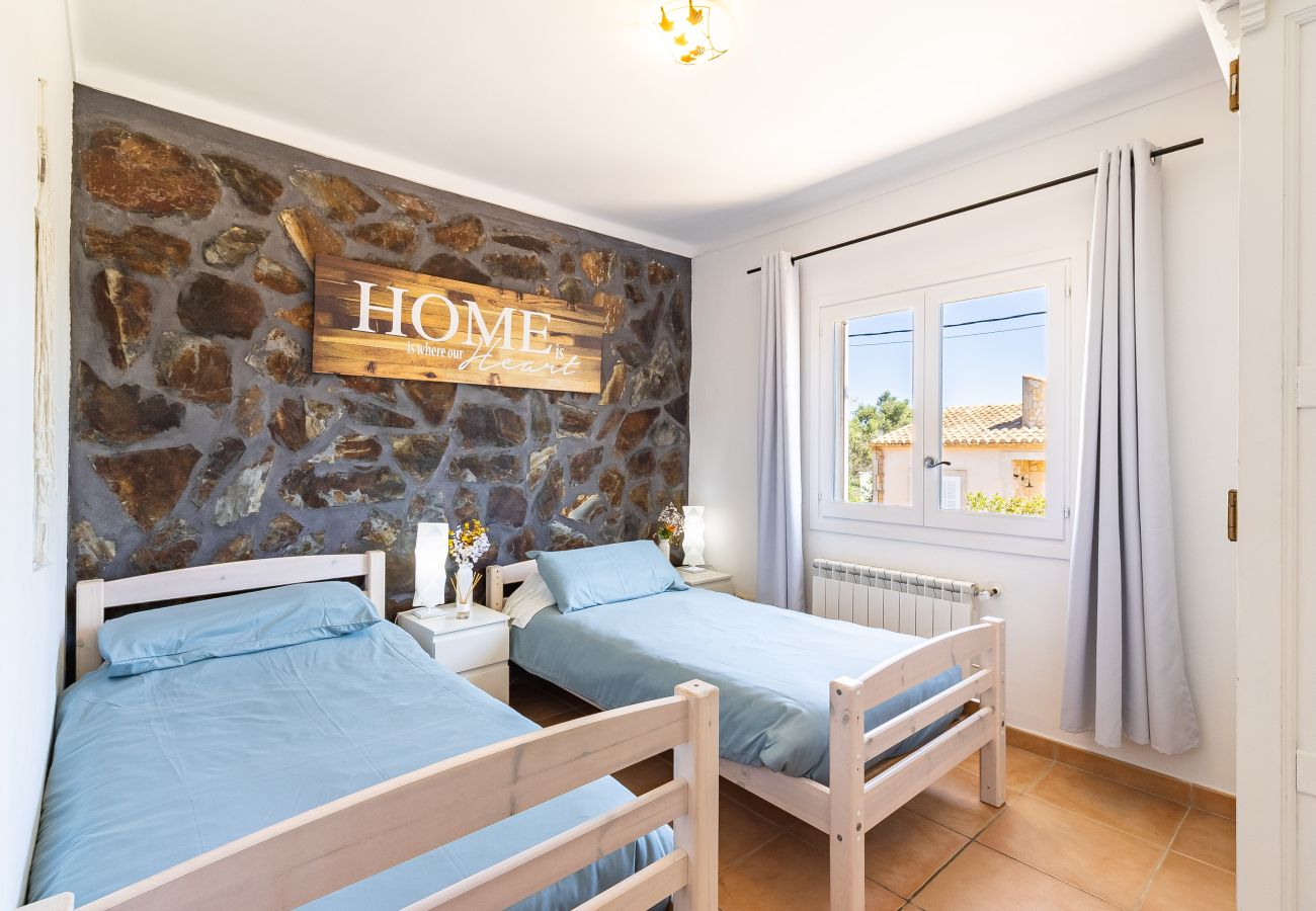 Ferienhaus in Es Llombards - Ferienhaus in Cala Llombards mit Pool und Meerblick nahe Santanyí auf Mallorca 