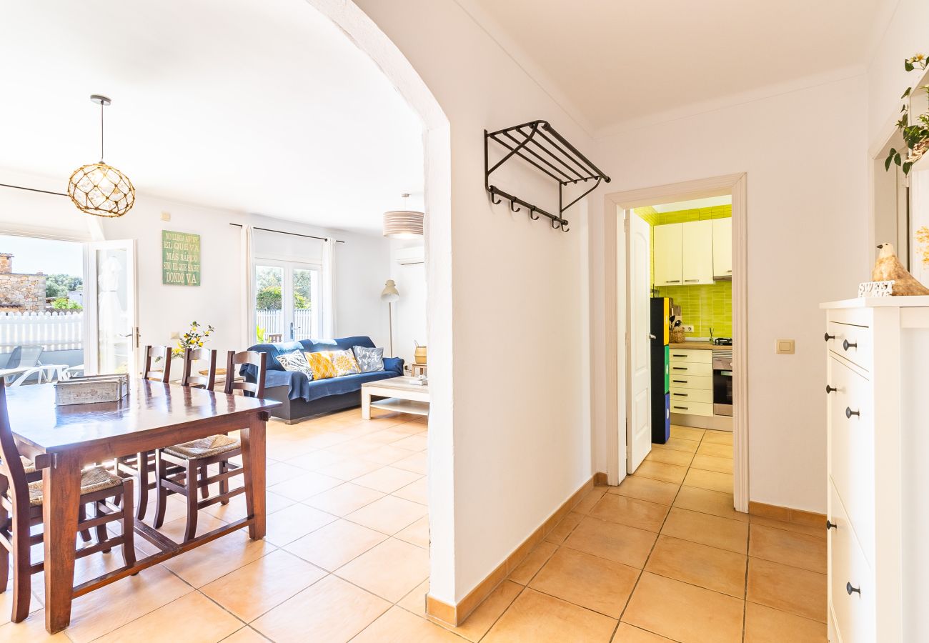 Ferienhaus in Es Llombards - Ferienhaus in Cala Llombards mit Pool und Meerblick nahe Santanyí auf Mallorca 