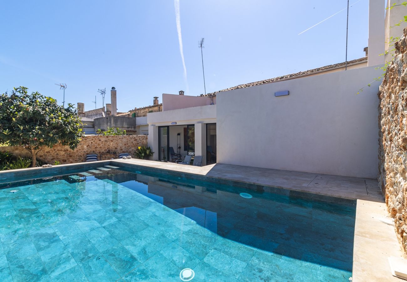 Ferienhaus in Ariany - Möbliertes Haus mit privatem Pool in Ariany Mallorca zur monatlichen Vermietung