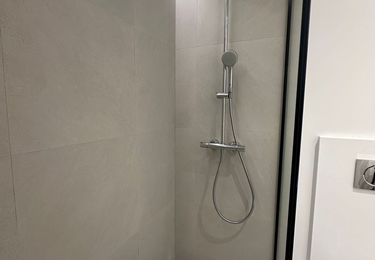 Piso en Palma  - Apartamento moderno en alquiler de larga estancia en Palma con 3 dormitorios y terraza