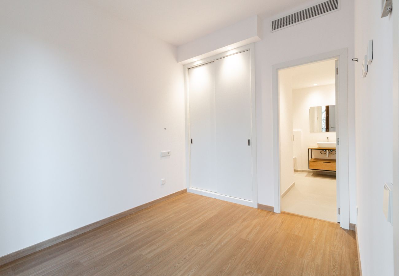 Piso en Palma  - Apartamento moderno en alquiler de larga estancia en Palma con 3 dormitorios y terraza