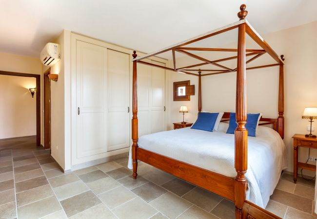 Finca en Santanyi - Finca Ses Mires casa vacacional con 5 dormitorios, piscina, vistas al mar y a poca distancia de la playa en Santanyí Finca en Santanyi - Finca Ses Mires casa vacacional con 5 dormitorios, piscina, vistas al mar y a poca distancia de la playa en Santanyí