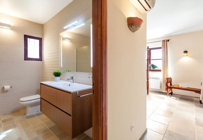 Finca en Santanyi - Finca Ses Mires casa vacacional con 5 dormitorios, piscina, vistas al mar y a poca distancia de la playa en Santanyí Finca en Santanyi - Finca Ses Mires casa vacacional con 5 dormitorios, piscina, vistas al mar y a poca distancia de la playa en Santanyí