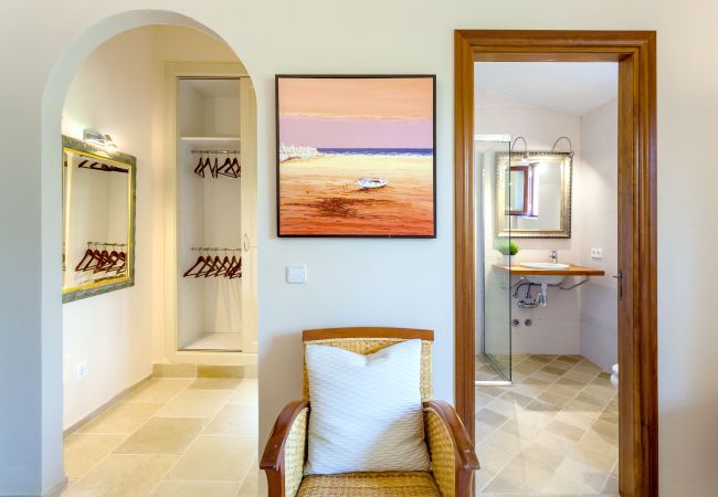 Finca en Santanyi - Finca Ses Mires casa vacacional con 5 dormitorios, piscina, vistas al mar y a poca distancia de la playa en Santanyí Finca en Santanyi - Finca Ses Mires casa vacacional con 5 dormitorios, piscina, vistas al mar y a poca distancia de la playa en Santanyí