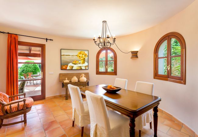 Finca en Santanyi - Finca Ses Mires casa vacacional con 5 dormitorios, piscina, vistas al mar y a poca distancia de la playa en Santanyí Finca en Santanyi - Finca Ses Mires casa vacacional con 5 dormitorios, piscina, vistas al mar y a poca distancia de la playa en Santanyí