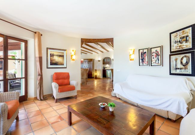 Finca en Santanyi - Finca Ses Mires casa vacacional con 5 dormitorios, piscina, vistas al mar y a poca distancia de la playa en Santanyí Finca en Santanyi - Finca Ses Mires casa vacacional con 5 dormitorios, piscina, vistas al mar y a poca distancia de la playa en Santanyí