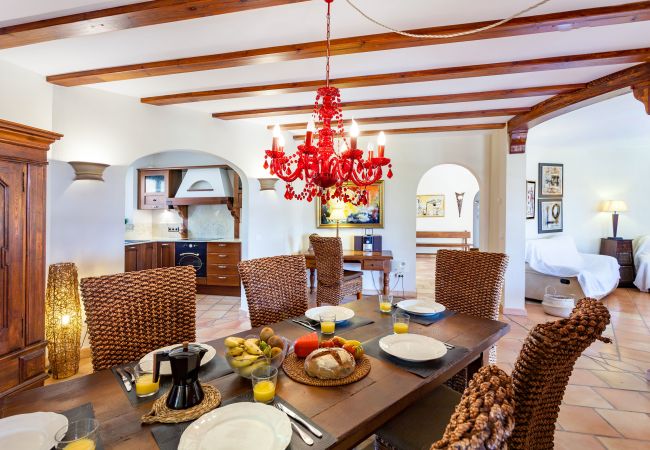 Finca en Santanyi - Finca Ses Mires casa vacacional con 5 dormitorios, piscina, vistas al mar y a poca distancia de la playa en Santanyí Finca en Santanyi - Finca Ses Mires casa vacacional con 5 dormitorios, piscina, vistas al mar y a poca distancia de la playa en Santanyí