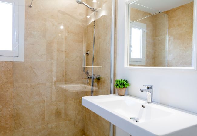 Apartamento en Cala Figuera - Harbour View 1 Apartamento Vacacional junto al Mar en un Animado Pueblo Pesquero en Cala Figuera Apartamento en Cala Figuera - Harbour View 1 Apartamento Vacacional junto al Mar en un Animado Pueblo Pesquero en Cala Figuera