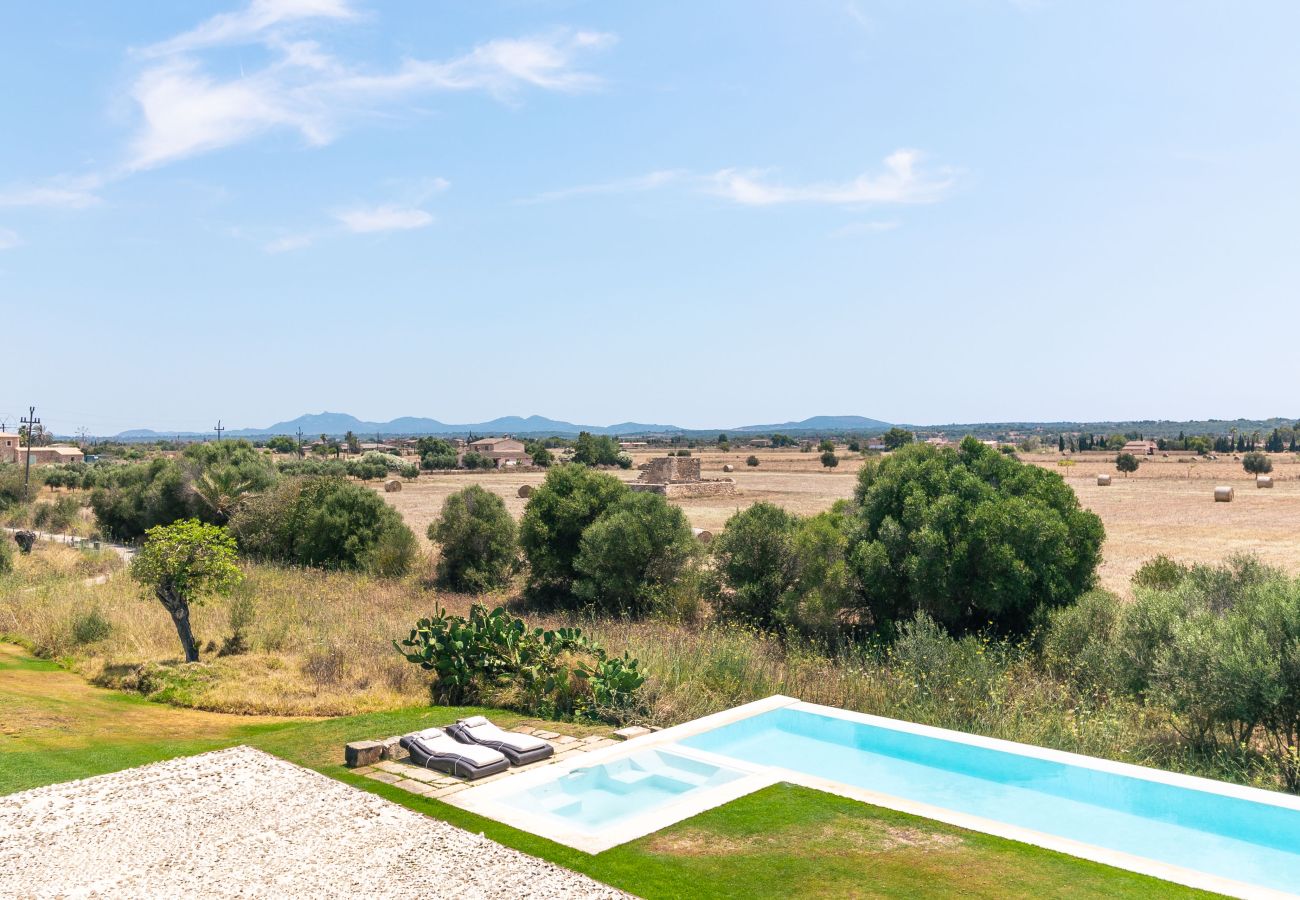 Finca en Campos - Son Coranta casa vacacional con estilo rústico y piscina en un entorno tranquilo y natural en Campos