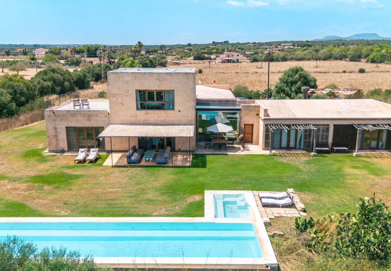 Finca en Campos - Son Coranta casa vacacional con estilo rústico y piscina en un entorno tranquilo y natural en Campos