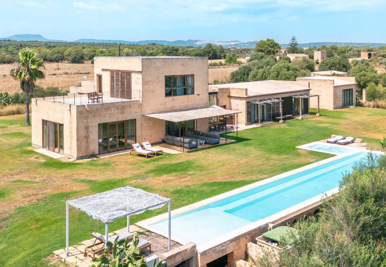 Finca en Campos - Son Coranta casa vacacional con estilo rústico y piscina en un entorno tranquilo y natural en Campos