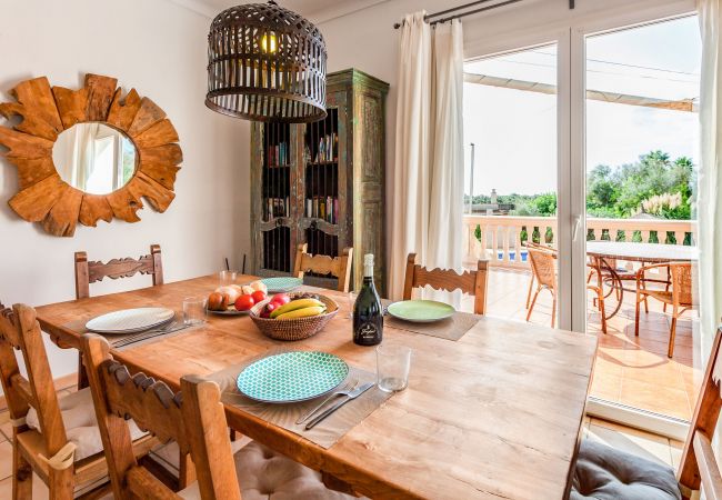 Villa en Santanyi - Can Flores Villa  casa vacacional con piscina perfecta para unas vacaciones relajantes cerca de Cala Santanyi  Villa en Santanyi - Can Flores Villa  casa vacacional con piscina perfecta para unas vacaciones relajantes cerca de Cala Santanyi