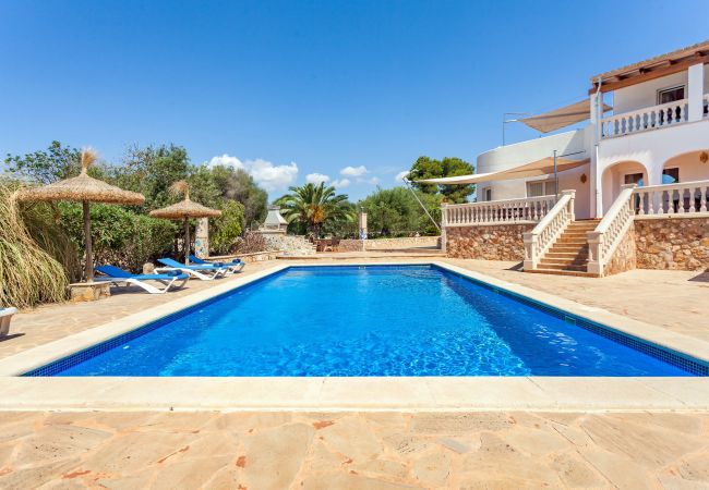 Villa en Santanyi - Can Flores Villa  casa vacacional con piscina perfecta para unas vacaciones relajantes cerca de Cala Santanyi  Villa en Santanyi - Can Flores Villa  casa vacacional con piscina perfecta para unas vacaciones relajantes cerca de Cala Santanyi