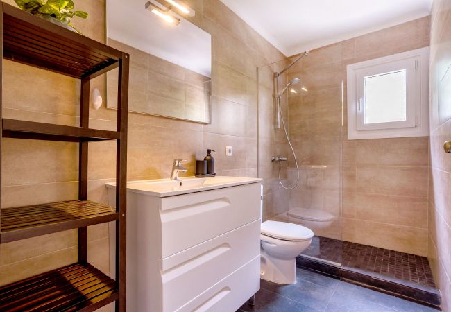 Chalet en Santanyi - La Casa Escaniana Acogedora casa vacacional con piscina climatizada a solo 200 m de la playa en Cala Santanyi  Chalet en Santanyi - La Casa Escaniana Acogedora casa vacacional con piscina climatizada a solo 200 m de la playa en Cala Santanyi