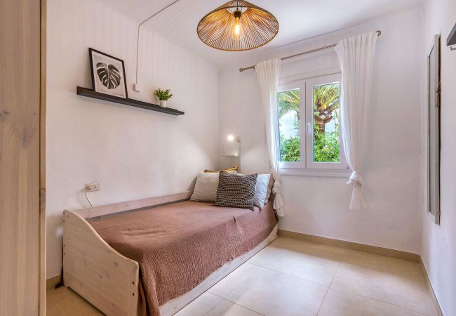 Chalet en Santanyi - La Casa Escaniana Acogedora casa vacacional con piscina climatizada a solo 200 m de la playa en Cala Santanyi  Chalet en Santanyi - La Casa Escaniana Acogedora casa vacacional con piscina climatizada a solo 200 m de la playa en Cala Santanyi