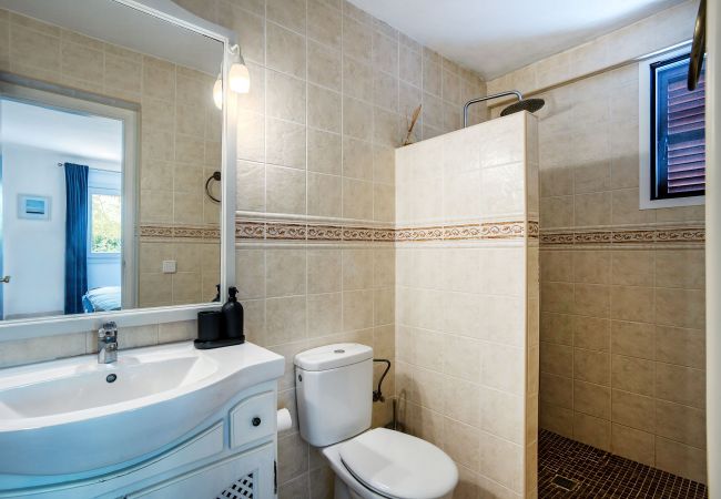 Chalet en Santanyi - La Casa Escaniana Acogedora casa vacacional con piscina climatizada a solo 200 m de la playa en Cala Santanyi  Chalet en Santanyi - La Casa Escaniana Acogedora casa vacacional con piscina climatizada a solo 200 m de la playa en Cala Santanyi