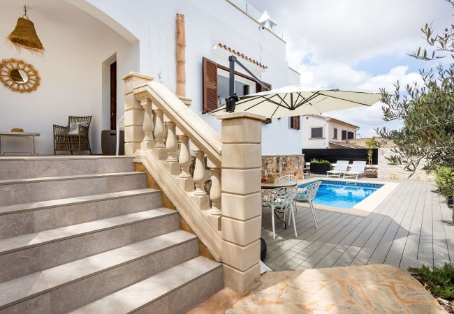 Chalet en Santanyi - La Casa Escaniana Acogedora casa vacacional con piscina climatizada a solo 200 m de la playa en Cala Santanyi  Chalet en Santanyi - La Casa Escaniana Acogedora casa vacacional con piscina climatizada a solo 200 m de la playa en Cala Santanyi