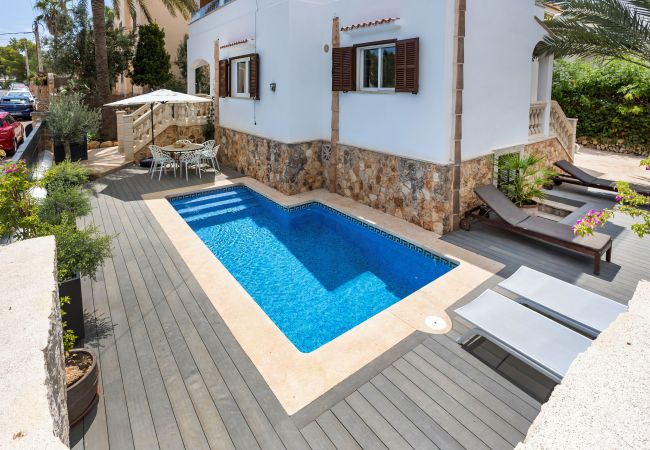 Chalet en Santanyi - La Casa Escaniana Acogedora casa vacacional con piscina climatizada a solo 200 m de la playa en Cala Santanyi  Chalet en Santanyi - La Casa Escaniana Acogedora casa vacacional con piscina climatizada a solo 200 m de la playa en Cala Santanyi