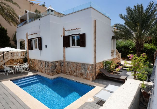 Chalet en Santanyi - La Casa Escaniana Acogedora casa vacacional con piscina climatizada a solo 200 m de la playa en Cala Santanyi  Chalet en Santanyi - La Casa Escaniana Acogedora casa vacacional con piscina climatizada a solo 200 m de la playa en Cala Santanyi