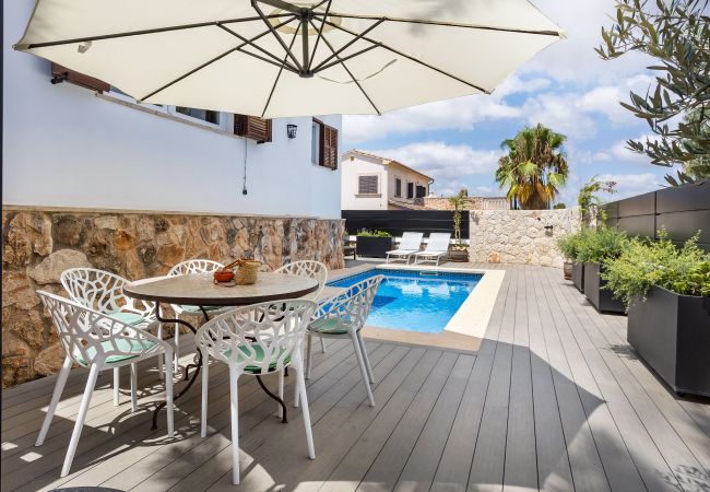 Chalet en Santanyi - La Casa Escaniana Acogedora casa vacacional con piscina climatizada a solo 200 m de la playa en Cala Santanyi  Chalet en Santanyi - La Casa Escaniana Acogedora casa vacacional con piscina climatizada a solo 200 m de la playa en Cala Santanyi