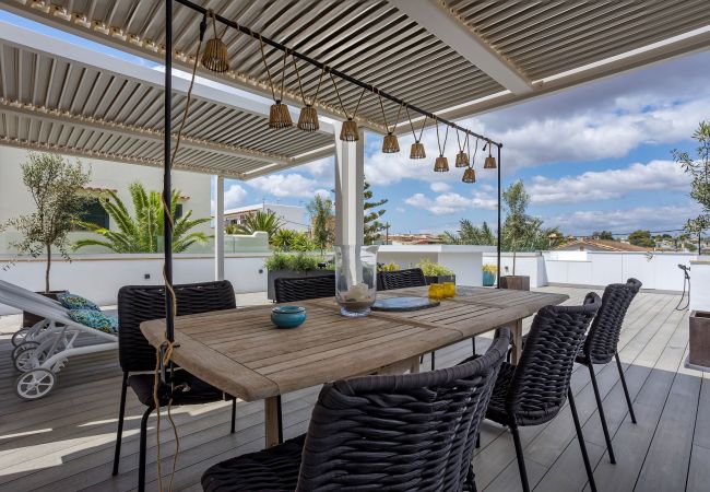 Chalet en Santanyi - La Casa Escaniana Acogedora casa vacacional con piscina climatizada a solo 200 m de la playa en Cala Santanyi  Chalet en Santanyi - La Casa Escaniana Acogedora casa vacacional con piscina climatizada a solo 200 m de la playa en Cala Santanyi