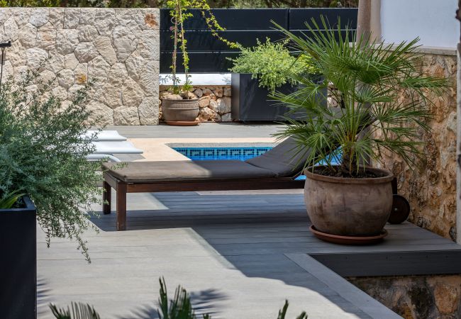 Chalet en Santanyi - La Casa Escaniana Acogedora casa vacacional con piscina climatizada a solo 200 m de la playa en Cala Santanyi  Chalet en Santanyi - La Casa Escaniana Acogedora casa vacacional con piscina climatizada a solo 200 m de la playa en Cala Santanyi