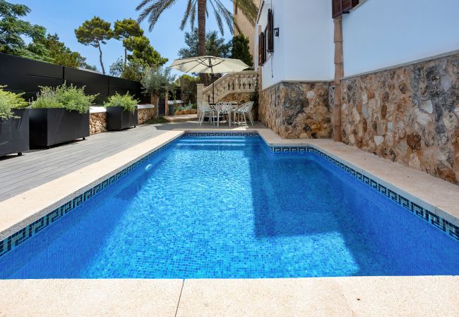 Chalet en Santanyi - La Casa Escaniana Acogedora casa vacacional con piscina climatizada a solo 200 m de la playa en Cala Santanyi  Chalet en Santanyi - La Casa Escaniana Acogedora casa vacacional con piscina climatizada a solo 200 m de la playa en Cala Santanyi