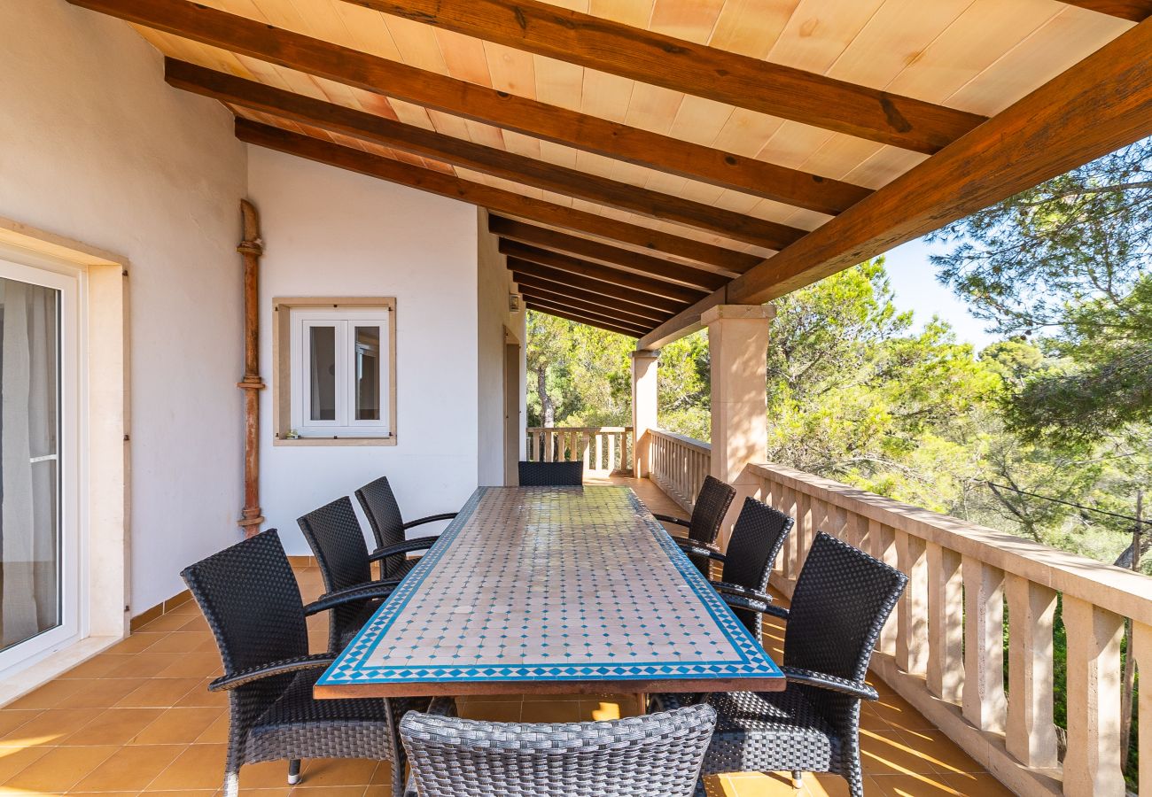 Villa en Cala Santanyi - Villa Escaletas casa vacacional a solo 600 m de la playa de Cala Santanyí con piscina y aire acondicionado