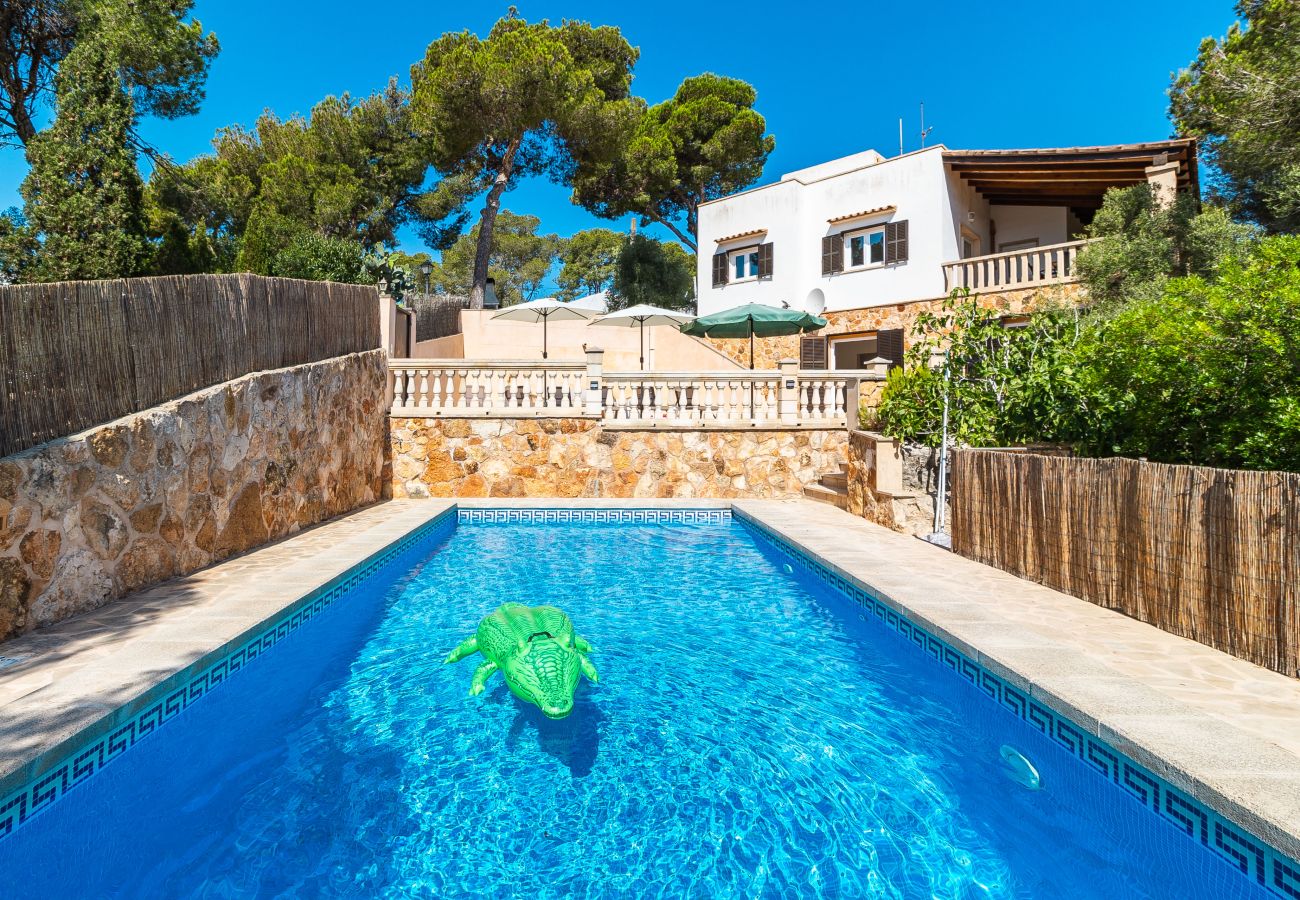 Villa en Cala Santanyi - Villa Escaletas casa vacacional a solo 600 m de la playa de Cala Santanyí con piscina y aire acondicionado