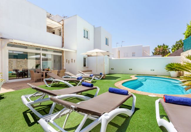 Chalet en Cala d´Or - Casa Garbello alojamiento de vacaciones con piscina privada en Cala d'Or Chalet en Cala d´Or - Casa Garbello alojamiento de vacaciones con piscina privada en Cala d'Or