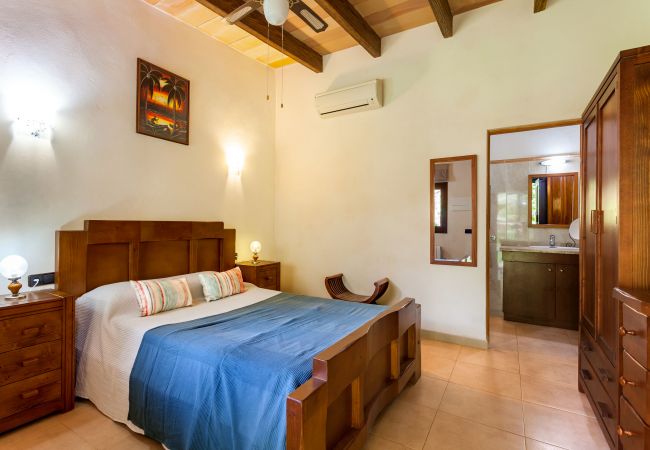 Finca en Portocolom - Pine Tree House Espiga casa vacacional tranquila con piscina en Porto Colom ideal para familias y relajación Finca en Portocolom - Pine Tree House Espiga casa vacacional tranquila con piscina en Porto Colom ideal para familias y relajación