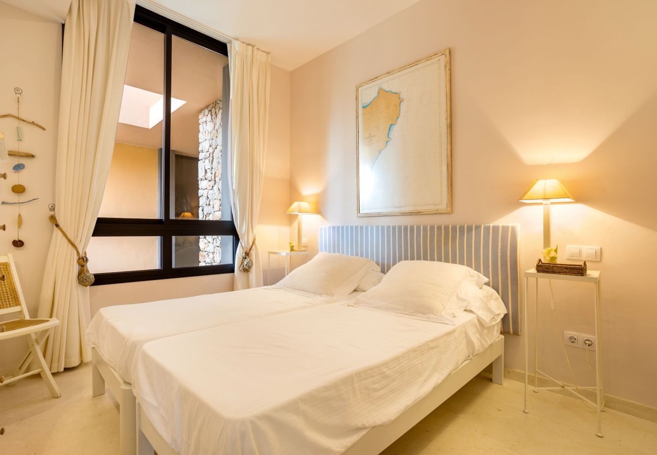 Apartamento en Son Servera - Cala Bona apartamento con vistas a la montaña y piscina cerca del mar en Port Verd disponible para alquiler mensual